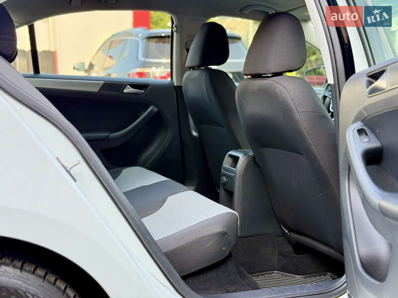 Седан Volkswagen Jetta 2017 в Львові