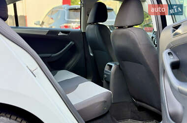 Седан Volkswagen Jetta 2017 в 