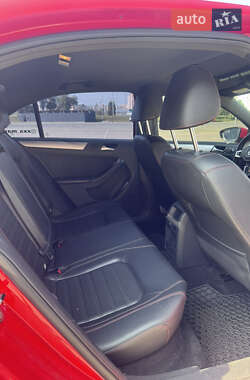 Седан Volkswagen Jetta 2013 в 