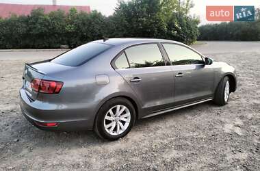 Седан Volkswagen Jetta 2013 в 