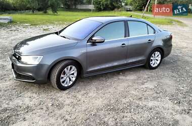 Седан Volkswagen Jetta 2013 в 