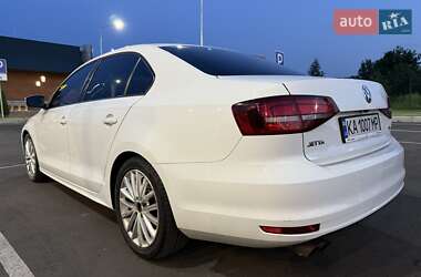 Седан Volkswagen Jetta 2016 в 