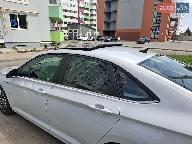 Седан Volkswagen Jetta 2018 в Львове