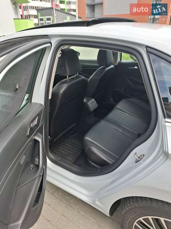 Седан Volkswagen Jetta 2018 в Львове