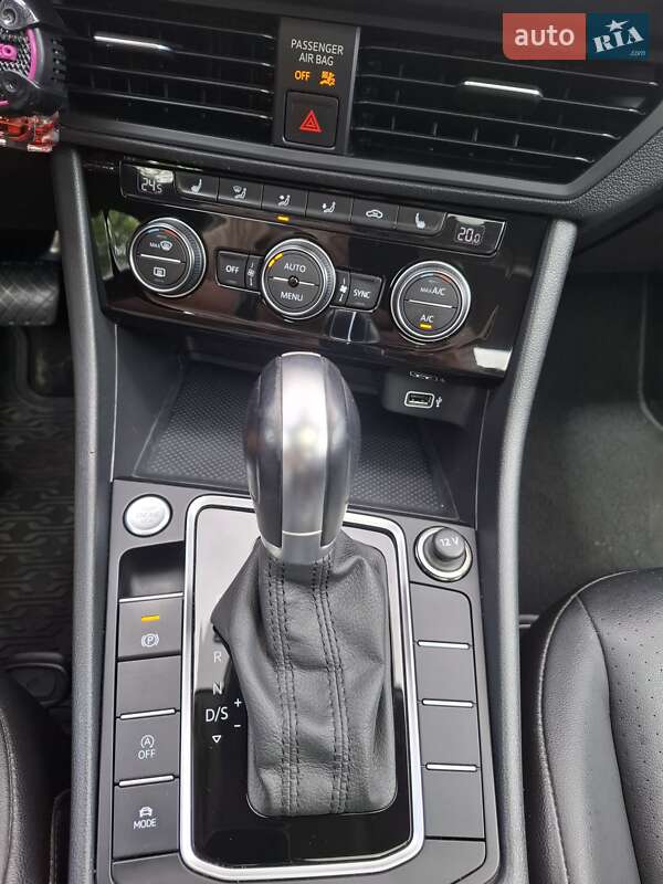 Седан Volkswagen Jetta 2018 в Львове