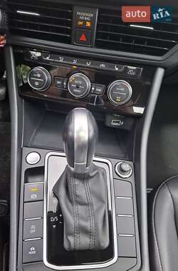 Седан Volkswagen Jetta 2018 в 
