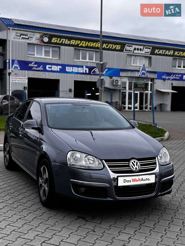 Седан Volkswagen Jetta 2008 в 