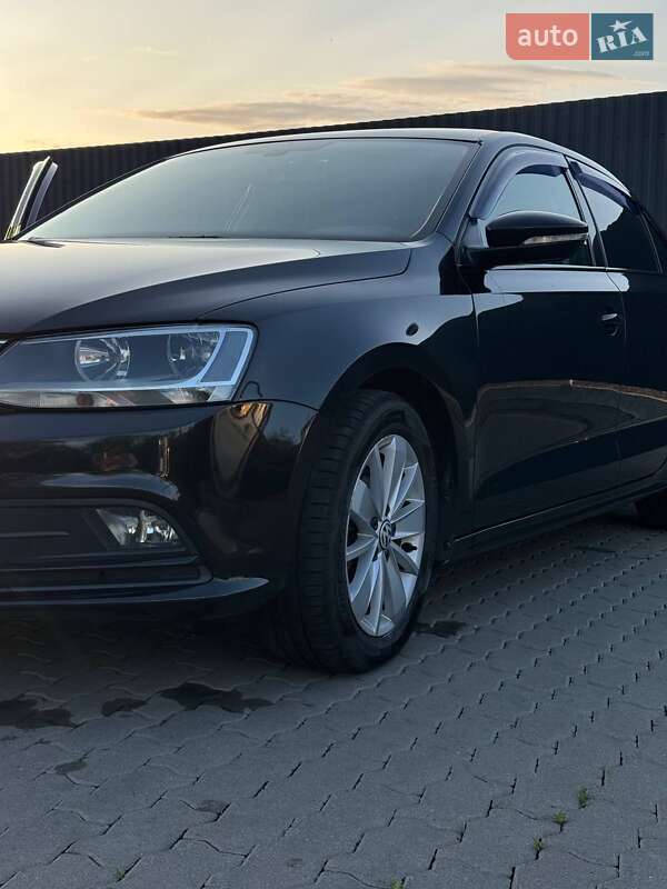 Седан Volkswagen Jetta 2016 в Ужгороді