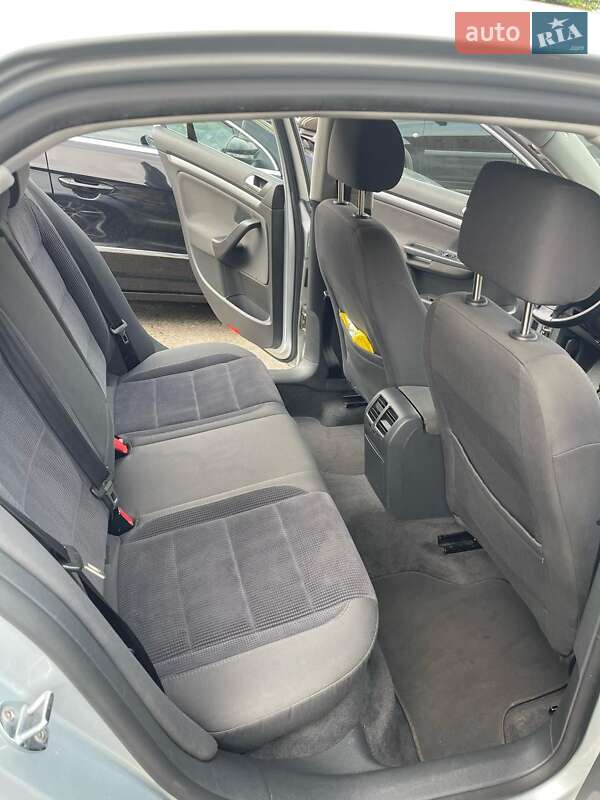 Седан Volkswagen Jetta 2006 в Луцьку