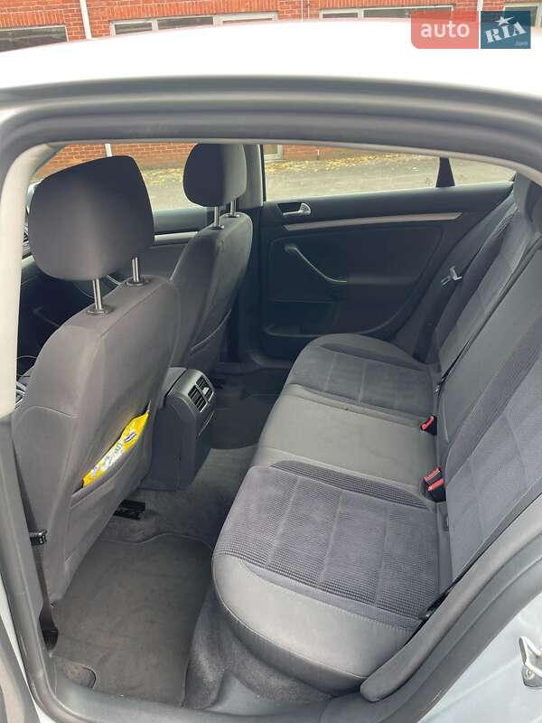 Седан Volkswagen Jetta 2006 в Луцьку