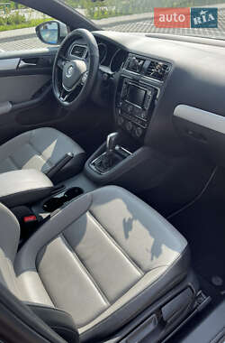 Седан Volkswagen Jetta 2015 в 