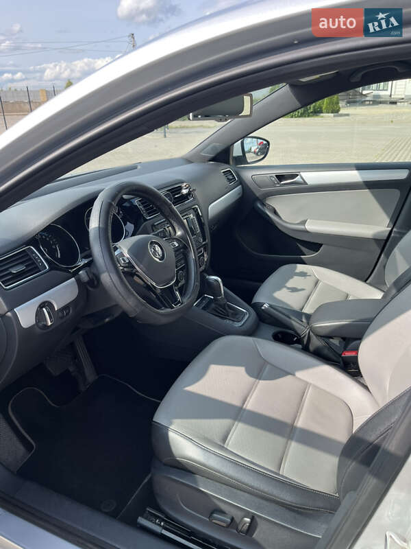 Седан Volkswagen Jetta 2015 в Луцке фото 2 Седан Volkswagen Jetta 2015 в Луцке