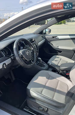 Седан Volkswagen Jetta 2015 в 