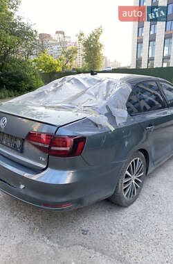 Седан Volkswagen Jetta 2015 в 