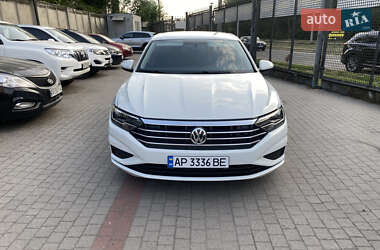 Седан Volkswagen Jetta 2019 в 
