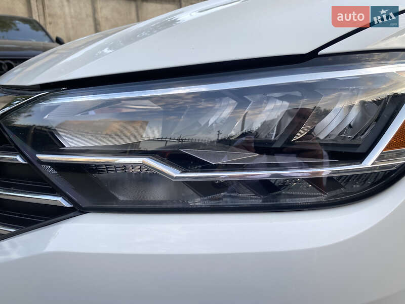 Седан Volkswagen Jetta 2019 в Запоріжжі