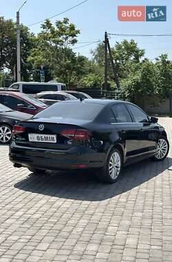 Седан Volkswagen Jetta 2015 в 