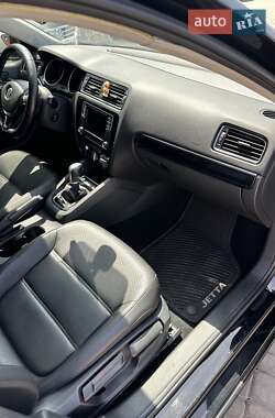 Седан Volkswagen Jetta 2015 в 