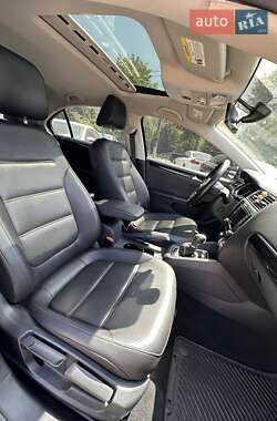 Седан Volkswagen Jetta 2015 в 