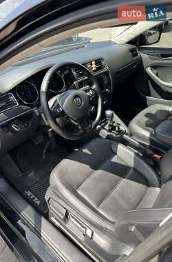 Седан Volkswagen Jetta 2015 в 