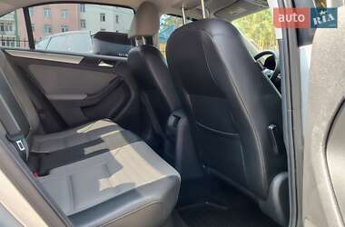 Седан Volkswagen Jetta 2014 в 