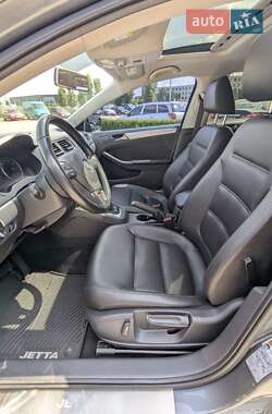 Седан Volkswagen Jetta 2014 в 