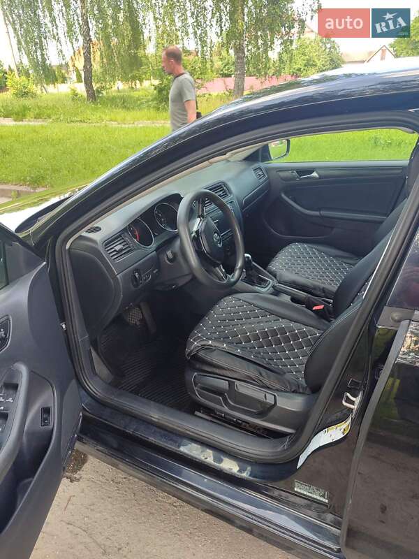 Седан Volkswagen Jetta 2015 в Полонном