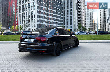 Седан Volkswagen Jetta 2017 в 
