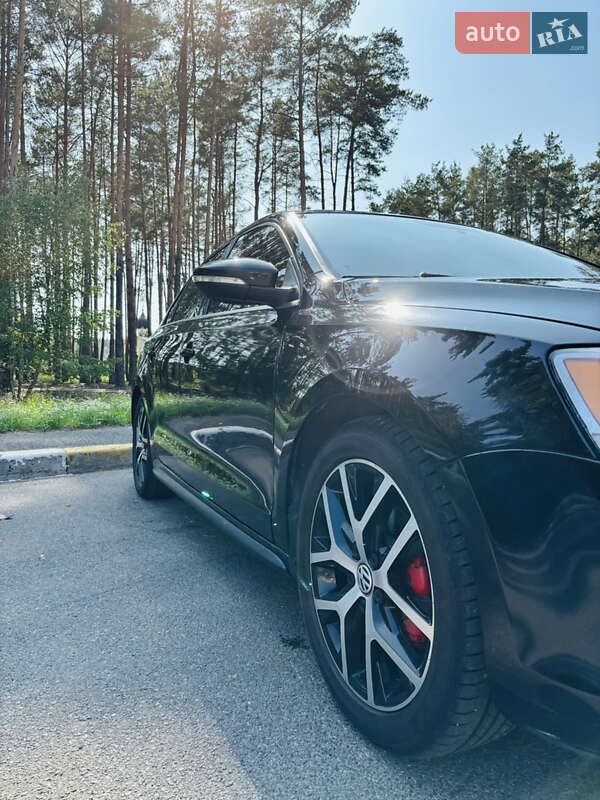 Седан Volkswagen Jetta 2013 в Києві