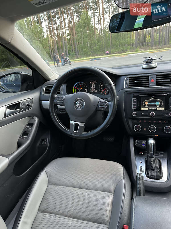 Седан Volkswagen Jetta 2013 в Києві