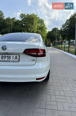 Седан Volkswagen Jetta 2016 в 