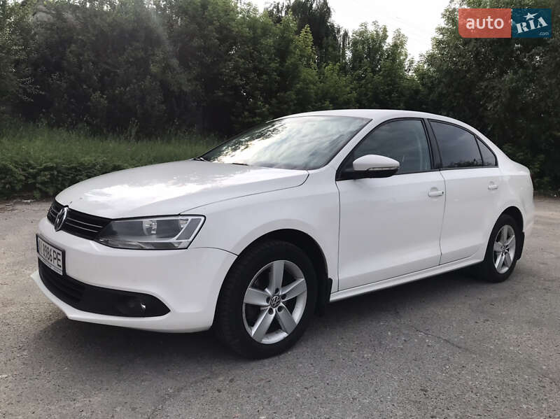 Седан Volkswagen Jetta 2013 в 