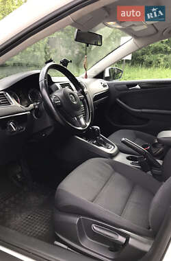 Седан Volkswagen Jetta 2013 в 