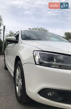 Седан Volkswagen Jetta 2013 в 