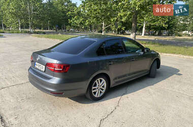 Седан Volkswagen Jetta 2015 в 