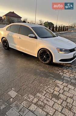 Седан Volkswagen Jetta 2012 в Львові