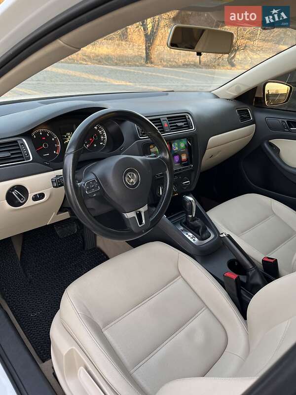 Седан Volkswagen Jetta 2012 в Львове