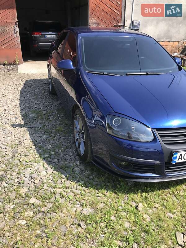 Седан Volkswagen Jetta 2005 в Хусті