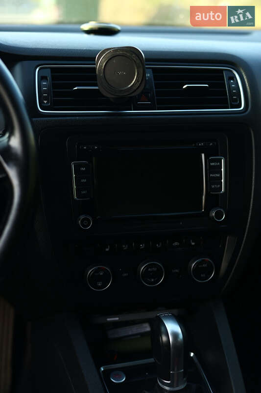 Седан Volkswagen Jetta 2014 в Львові