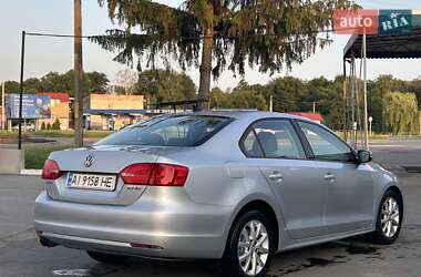 Седан Volkswagen Jetta 2010 в 