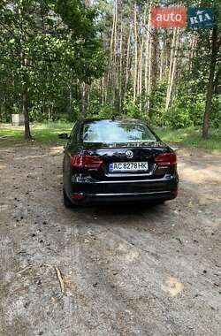 Седан Volkswagen Jetta 2013 в 