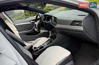 Седан Volkswagen Jetta 2019 в 