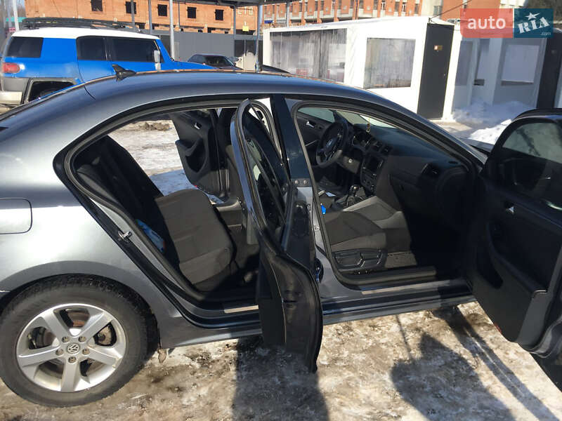 Седан Volkswagen Jetta 2015 в Полтаві