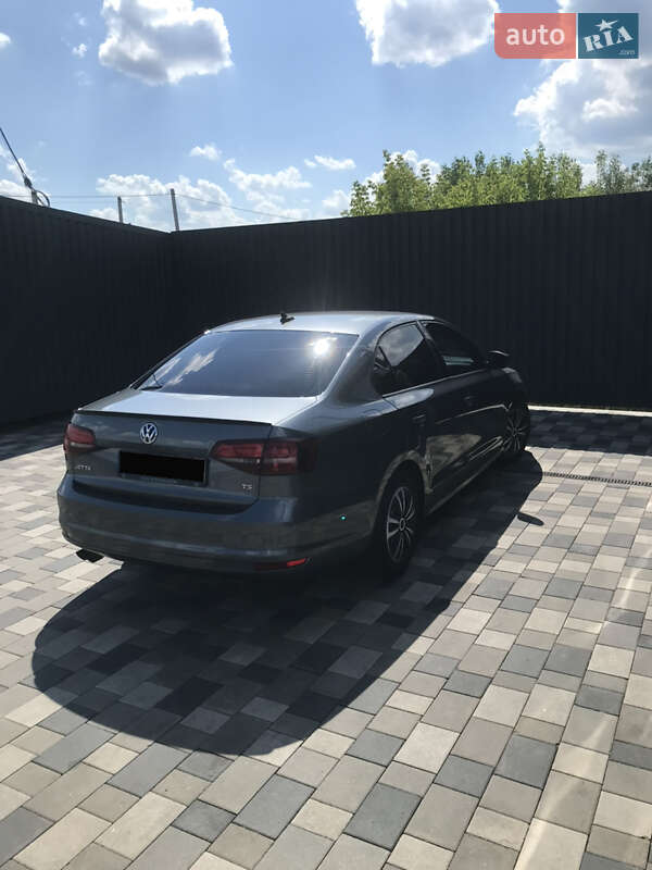 Седан Volkswagen Jetta 2015 в Полтаві