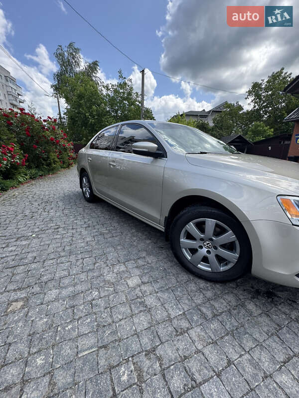 Седан Volkswagen Jetta 2013 в Житомире