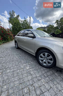 Седан Volkswagen Jetta 2013 в 