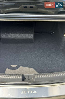 Седан Volkswagen Jetta 2013 в 