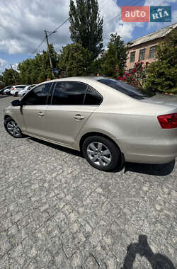 Седан Volkswagen Jetta 2013 в 