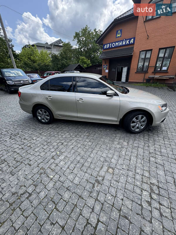 Седан Volkswagen Jetta 2013 в Житомире