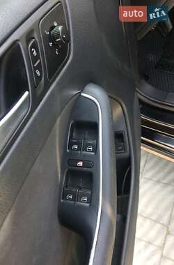 Седан Volkswagen Jetta 2012 в 
